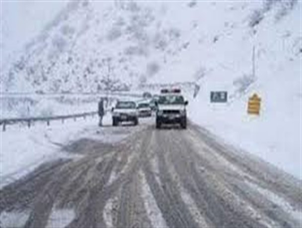 بارش 30 سانتی متری برف در بخش باروق /تمام راه های مواصلاتی میاندوآب باز است