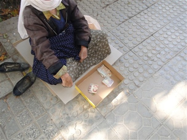 تکدی گری لکه ای بر چهره شهر آشخانه