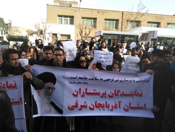تجمع پرستاران مقابل ساختمان مجلس /فریاد بی صدای سپید پوشان + تصاویر