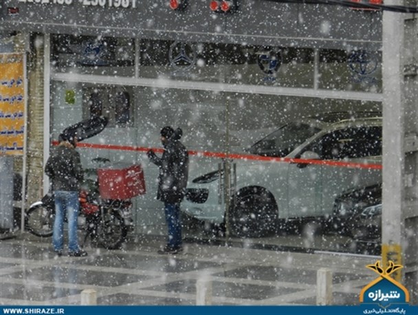 بارش نخستین برف زمستانی در شیراز آغاز شد+تصاویر