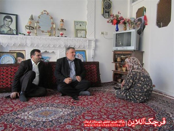 مادر شهیدی که هنرمندانه نقش خویش را در زندگی ایفا کرده است