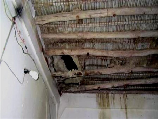 روستاهای فقیرنشینی که هیچ سودی ازمنطقه آزاد نمی برند / زندگی مردم روستانشین قشم درخانه های موریانه خورده + عکس