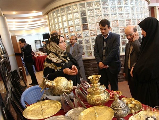 افتتاح نمایشگاه صنایع دستی و دست سازه های هنری در اراک+تصاویر