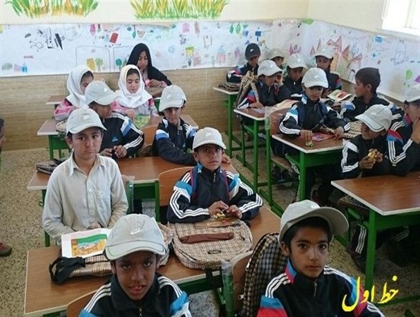 لبخند بر لبان کودکان دبستانی روستای علی آباد زاهدان نقش بست+تصاویر