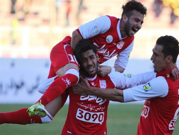 چرا شریفی با وجود 3 اخطاره شدن مقابل پرسپولیس محروم نیست؟