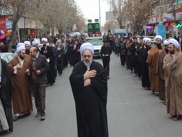 عزاداری خیابانی ایام فاطمیه و سالروز شهادت دخت نبی مکرم اسلام(ص) در میاندوآب +تصاویر