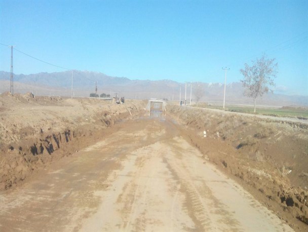 اتمام تخلیه آب در زیر گذر پل روستای سعادت آباد رشتخوار+تصاویر