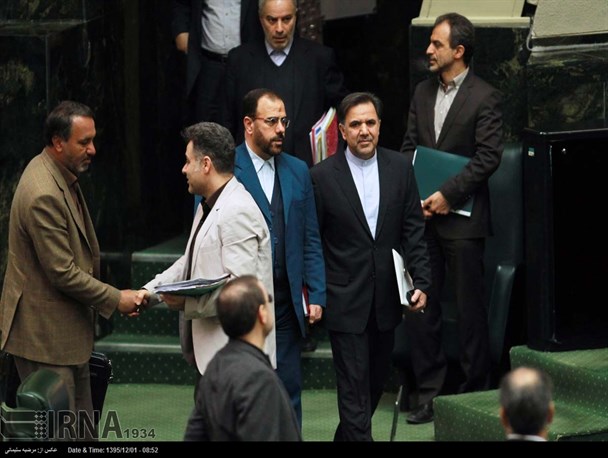 خطری که از بیخ گوش آخوندی عبور کرد/ بنایی:ضرورت رفع مشکلات مسکن مهر توسط وزیر راه/ علوی:آخوندی فکری به حال امکانات فرسوده راه آهن کند