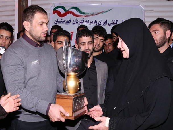 اعضای تیم ملی کشتی آزاد وظیفه خود را تقدیر از مردم خوزستان می دانند/قدردان فداکاری شهدای مدافع حرم هستیم