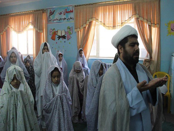 جشن بندگی دانش آموزان در مدرسه ای در گنبدکاووس/تصاویر