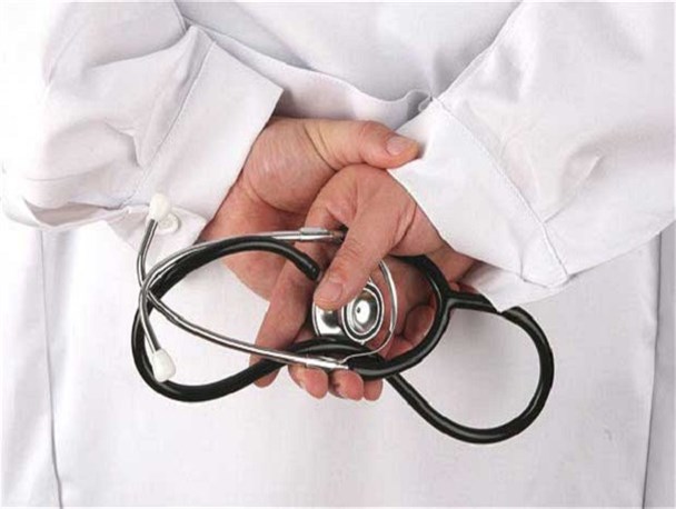 پول پزشکان در جیب بیمه‌/ بیمه طلب پزشکان را پس از یک سال پرداخت نکرده است