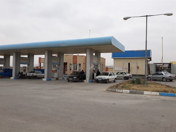کمبود نازل‌های سوخت سی.ان.جی و کلافگی تاکسی‌داران درگز/ هوا به جای گاز دستاورد عدم نظارت بر جایگاه‌های سوخت!