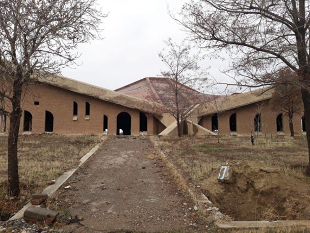 تخریب ساختمان قدیمی با معماری خاص صدا و سیمای ارومیه+تصاویر