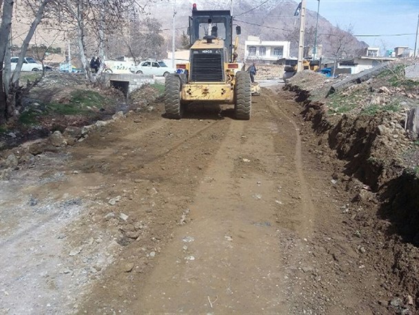 بهسازی و شن ریزی جاده روستای محمد آباد هرسین