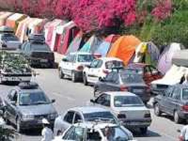 برپایی کمپ اسکان مسافرین نوروز توسط هلال احمر همدان