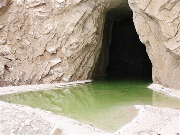 کوه اژدها و غار نمکی گرمسار