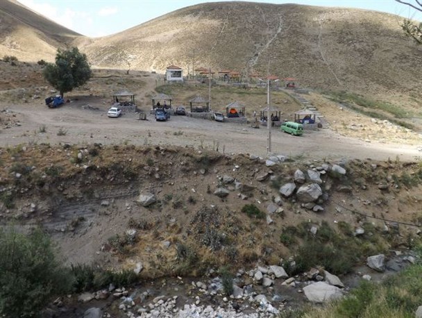 اسبفروشان با چشمه آب گرم در دل کوهستان سرد