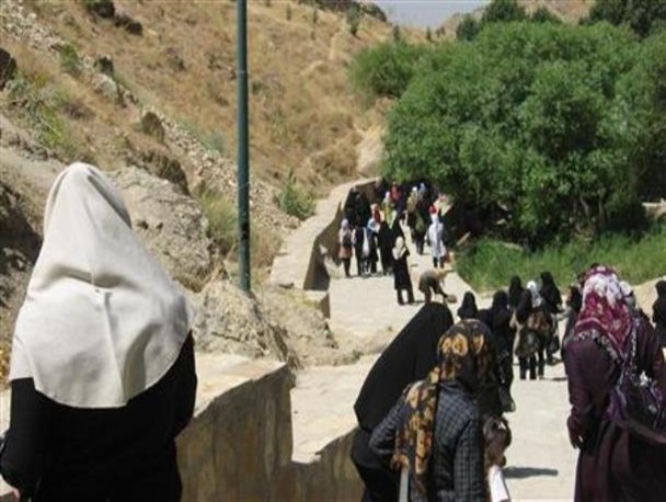 بازدید مهمانان نوروزی از جاذبه های گردشگری شهرستان صحنه