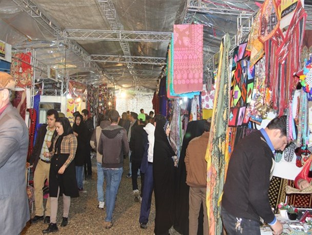بازارچه نوروزی در محوطه بلندترین برج آجری جهان