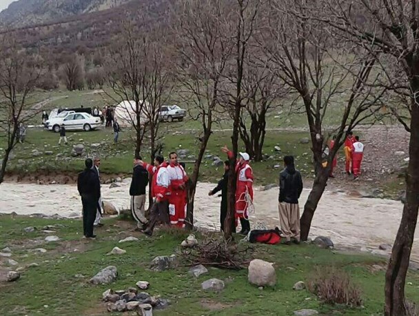 ۱۹ گردشگر از سیلاب نجات یافتند