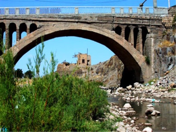 پل تاریخی فیروز آباد؛ ساخت آلمان نازی