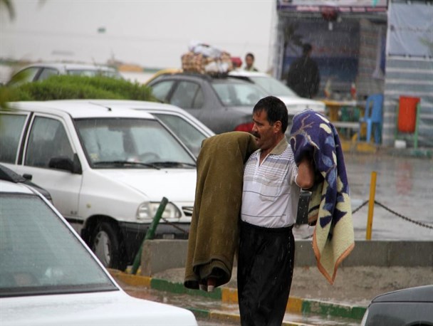 باران بهاری در هرمزگان مسافران را زمین گیر کرد/ اعلام آمادگی مساجد و زیارتگاهها برای اسکان مهمانان