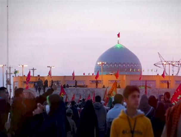 عاشقان می‌آیند