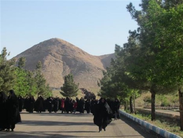 همایش پیاده روی بانوان قاینی به مناسبت هفته زن+تصاویر
