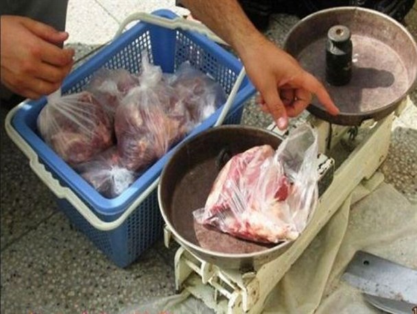 سفره نیازمندان چرامی به محبت امام زمان(عج) رنگین شد+تصاویر