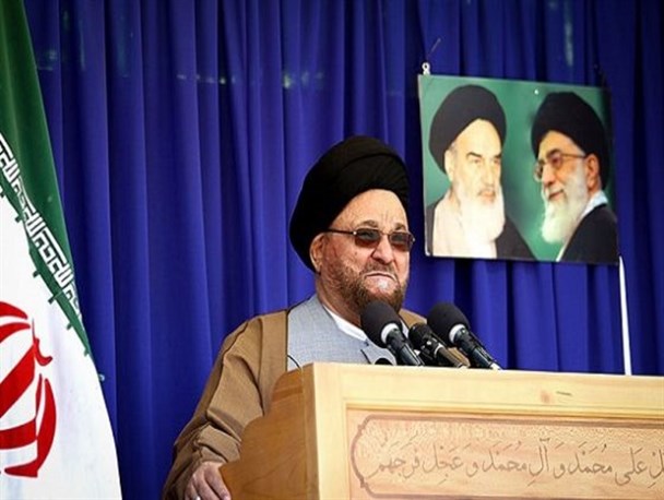 ملت ایران حج با عزت می خواهد/ یک قدم عقب نشینی کنیم دشمن صد قدم جلو می آید
