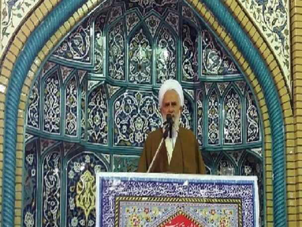 آیا برخی افراد نصرت های الهی را فراموش کرده اند که می گویند آمریکا کدخداست؟!