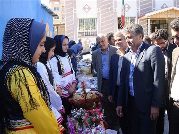 برپایی بازارچه کار و فناوری در رستم آباد