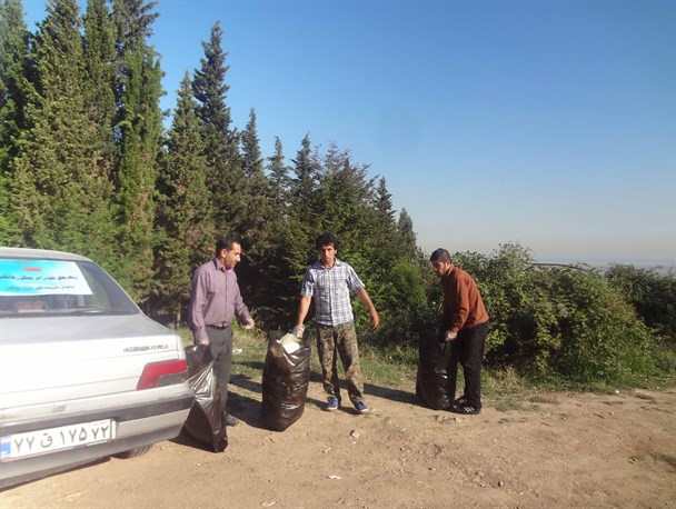 دوستداران زمین پاک جوار اتوبان ورودی شهر دیلم را پاکسازی کردند