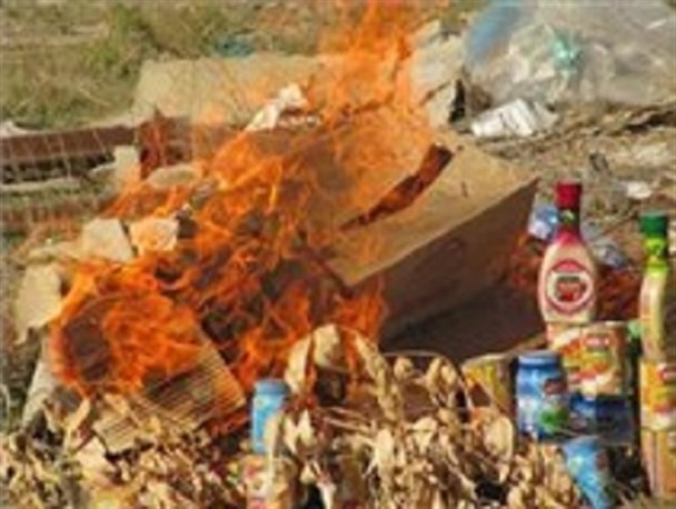 جمع آوری 3 تن مواد غذایی تاریخ گذشته از مغازه های سطح شهر دلگان در سال گذشته