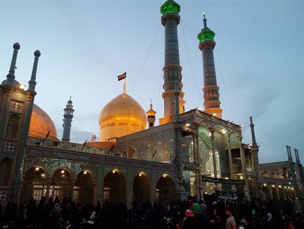 تصاویر لحظات معنوی از سنگ تمام گذاشتن قمی ها و زائرین + تصاویر