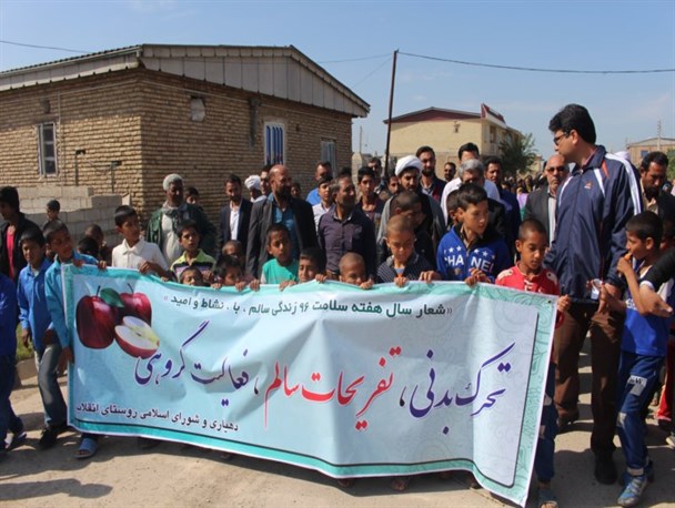 تصاویر/پیاده روی خانوادگی در روستای انقلاب آق قلا