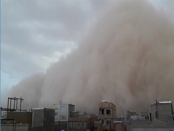 توفان همراه با گرد و غبار سبزوار را در نوردید