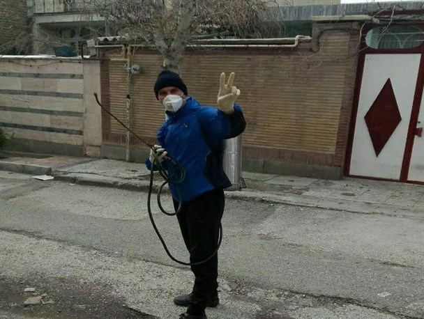 «مربی فوتبالی» که جوانمردی را در محله‌های حاشیه شهر معنا کرد/ جمع آوری کمک‌های معیشتی برای «نیازمندان»