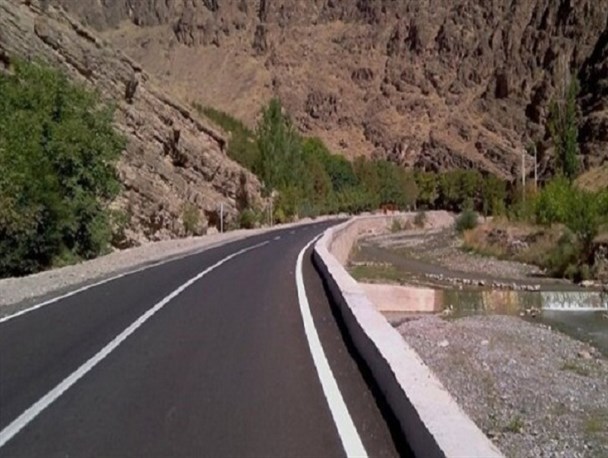 اجرای بیش از ۳۰  کیلومتر عملیات بهسازی و لکه گیری در جاده های کرمانشاه