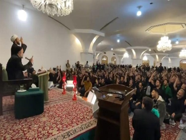 واکنش‌ها به مداحی محمود کریمی برای ناشنوایان در شب‌های قدر/ هرکس به «زبانی» صفت حمد تو گوید