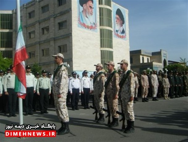 برگزاری صبحگاه مشترک نیروهای نظامی و انتظامی در فیروزکوه + تصاویر