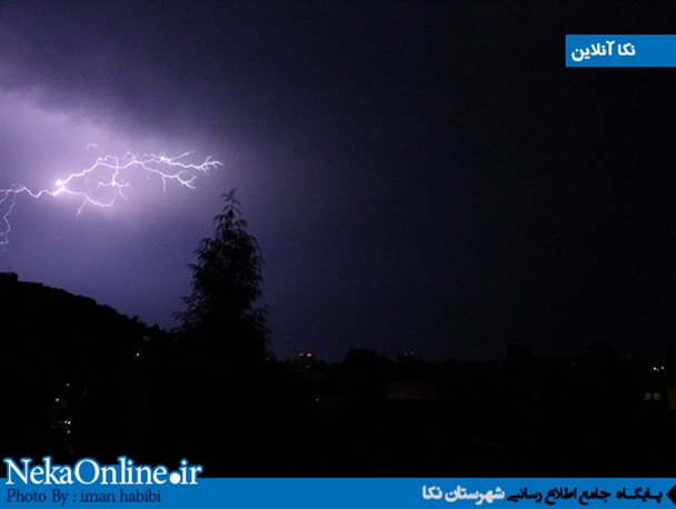 ثبت تصاویر زیبای رعد و برق در آسمان نکا