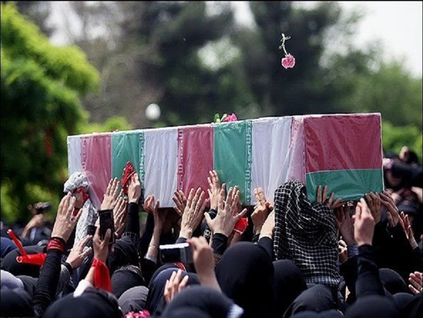 پیکر مطهر مدافعان حرم با شکوه و جلال در دانشگاه تشییع شد