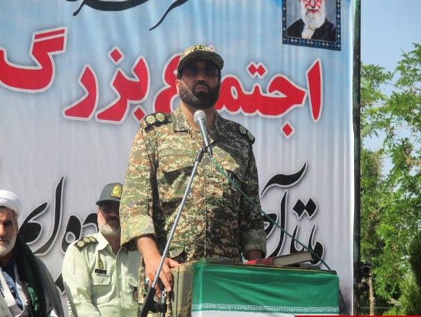 با قدم زدن و خندیدن نمی‌توانیم با استکبار مقابله کنیم