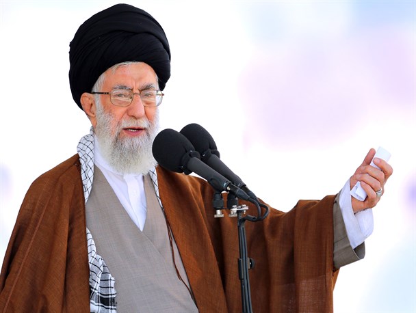 مهمترین وظیفه‌ همه در مقابل نفوذ دشمن، تبیین است/شعارهای انقلاب را باید حفظ کرد + عکس نوشته