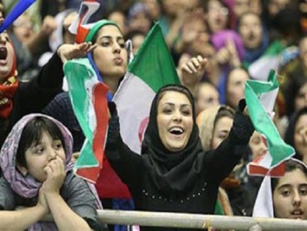 سوء استفاده سیاسی دولت ها از طرح مسئله حضور زنان در ورزشگاه ها/ ورزشگاه های ما برای ورود مردان هم مناسب نیست، چه رسد به زنان!