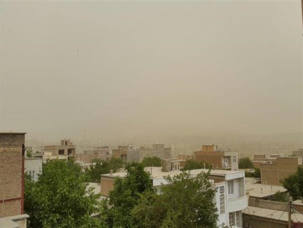 حمله ریزگرد ها به گیوی/توانایی دید به کمتر از یک کیلومتر رسید