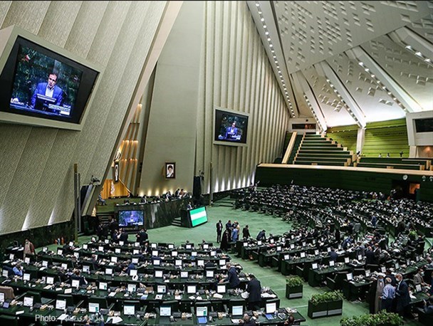 حضور وزیر علوم در مجلس برای پاسخ به سوال نمایندگان