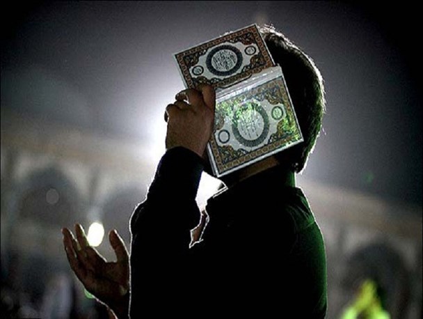 امشب را فقط دلی مشتاق لازم است ...