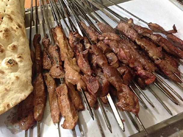 جگر پای ثابت افطار تا سحر هر دامغانی / هرشب 8 هزار سیخ !